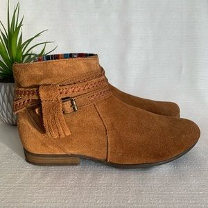Minnetonka Brown Suede Ankle Boots